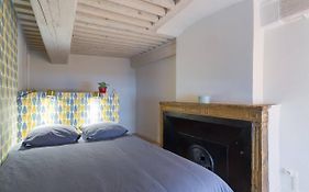 Character Apartment 6 People - City Center
